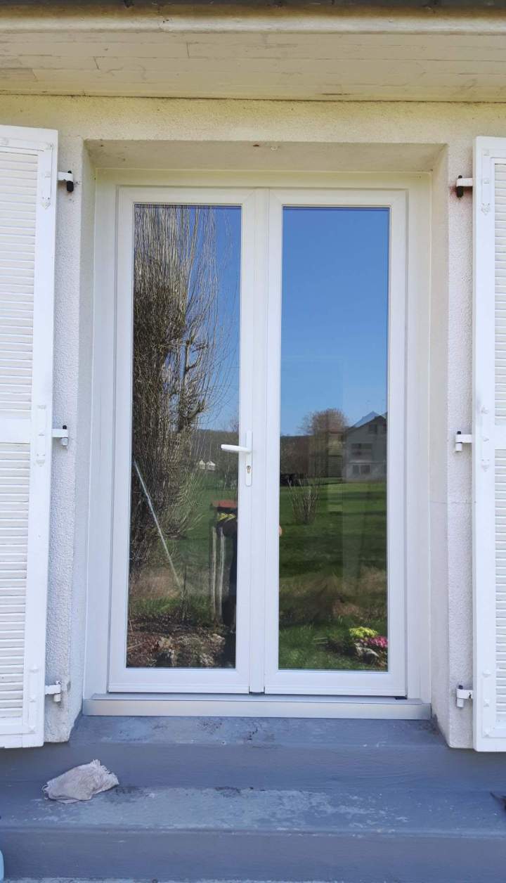 Porte d'entrée blanche Brive-la-Gaillarde